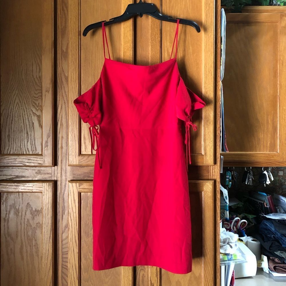 Club Monaco Pop of Red Cold Shoulder Crepe Mini Dress Size 6
